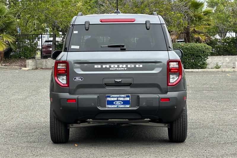 Ford Bronco Sport Vehicle Full-screen Gallery Image 04