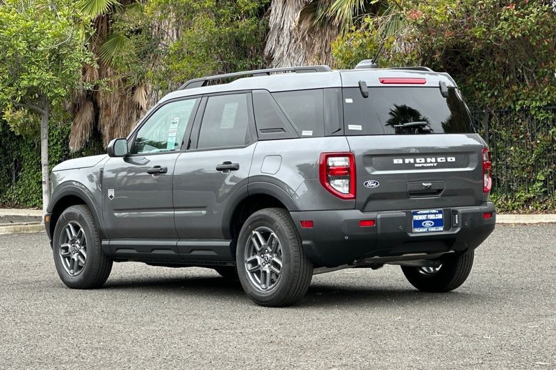 Ford Bronco Sport Vehicle Full-screen Gallery Image 05