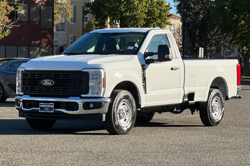 Ford F-250SD Vehicle Full-screen Gallery Image 07