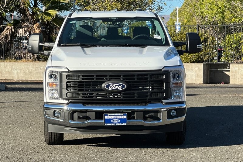 Ford F-250SD Vehicle Full-screen Gallery Image 08