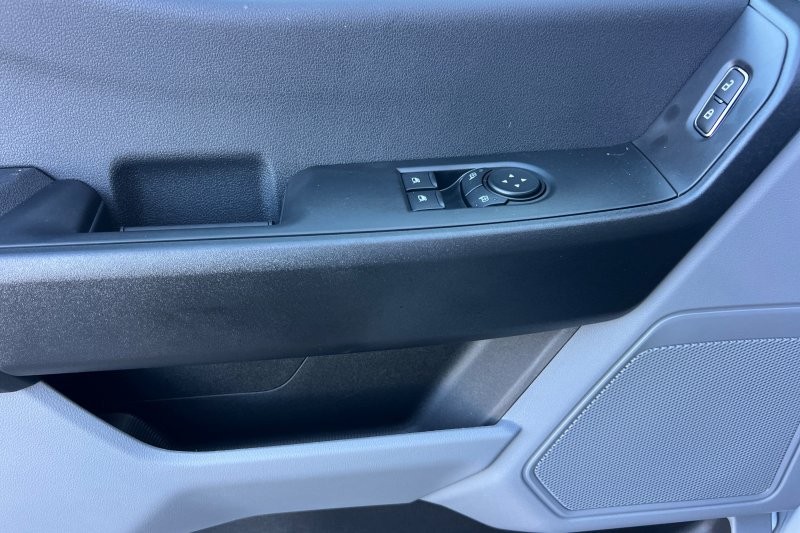Ford F-250SD Vehicle Full-screen Gallery Image 10