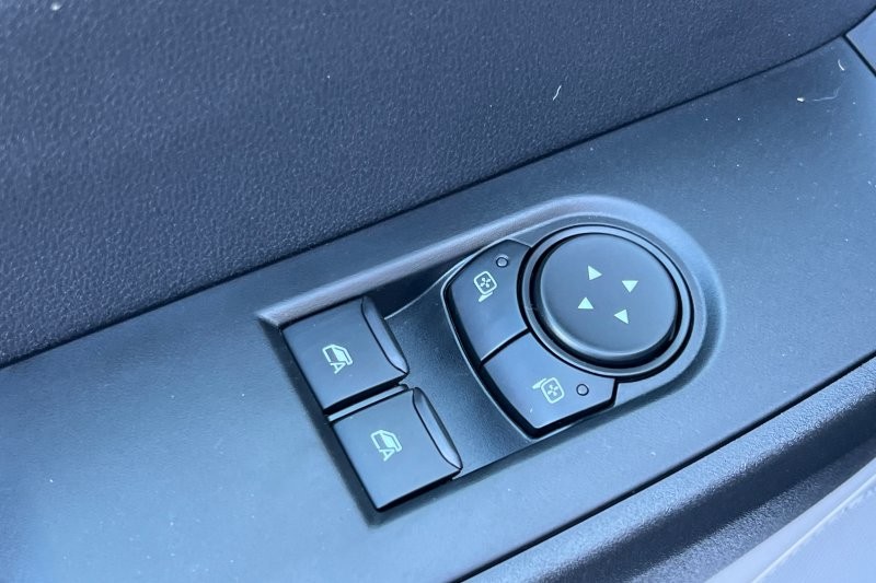 Ford F-250SD Vehicle Full-screen Gallery Image 11