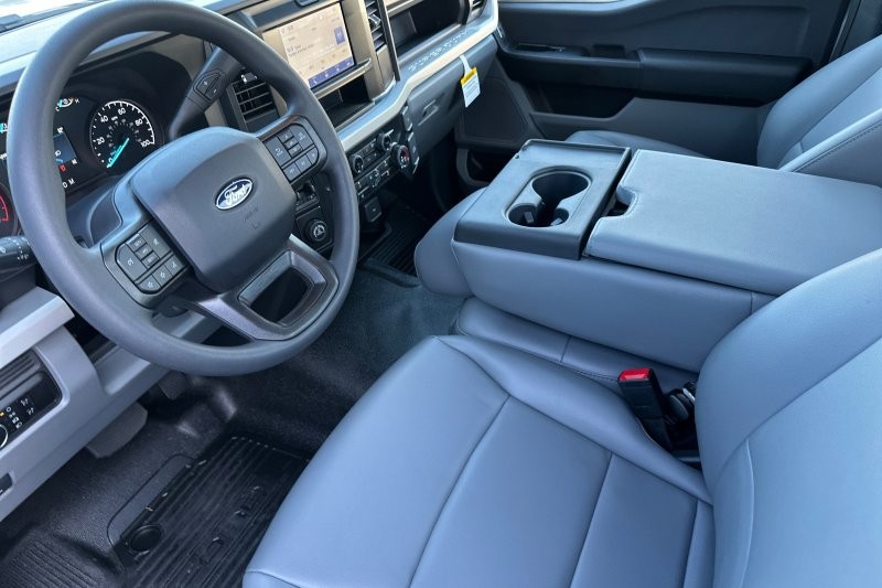 Ford F-250SD Vehicle Full-screen Gallery Image 09