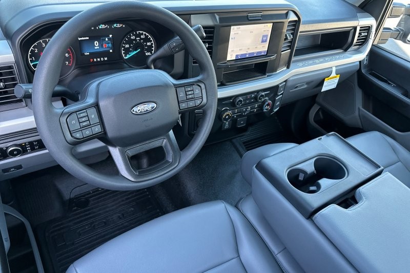 Ford F-250SD Vehicle Full-screen Gallery Image 12