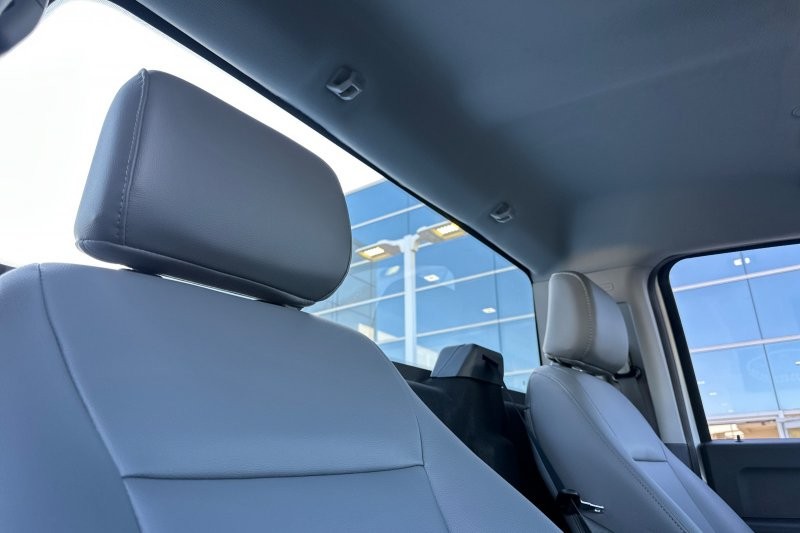 Ford F-250SD Vehicle Full-screen Gallery Image 15