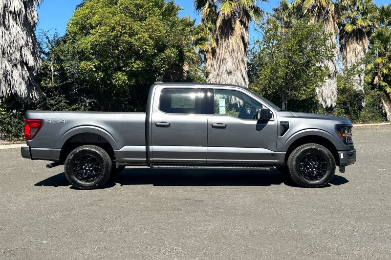 Ford F-150 Vehicle Full-screen Gallery Image 02