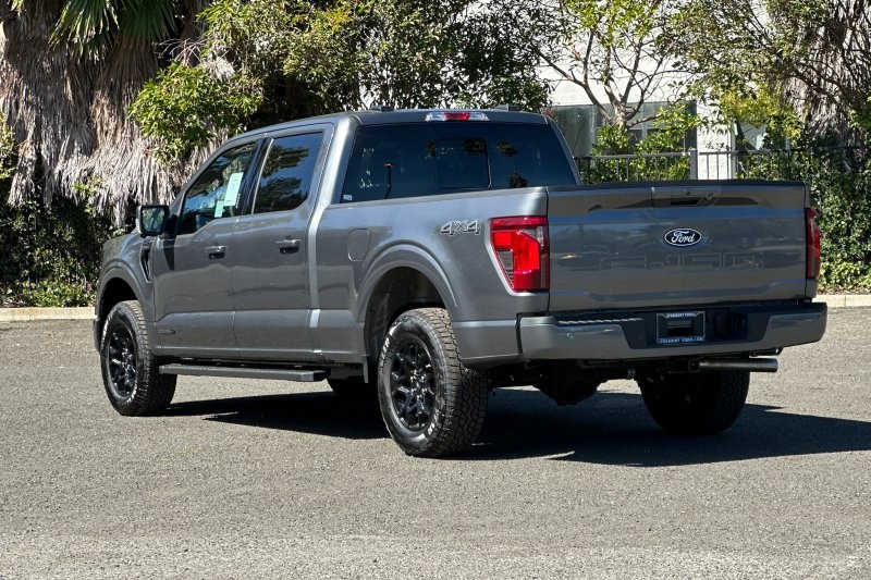 Ford F-150 Vehicle Full-screen Gallery Image 05