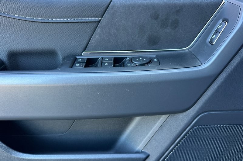 Ford F-150 Vehicle Full-screen Gallery Image 10