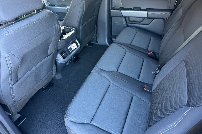 Ford F-150 Vehicle Full-screen Gallery Image 12