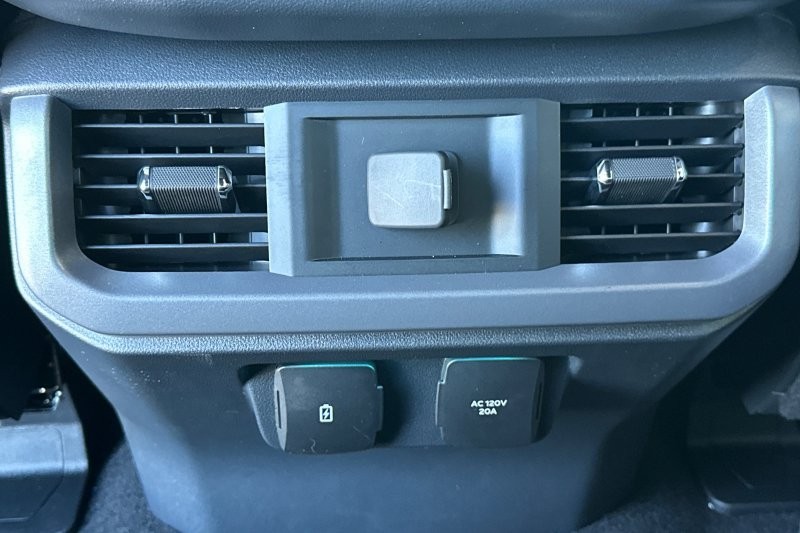 Ford F-150 Vehicle Full-screen Gallery Image 13