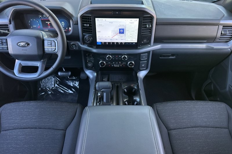 Ford F-150 Vehicle Full-screen Gallery Image 14