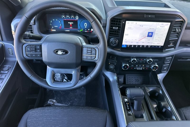 Ford F-150 Vehicle Full-screen Gallery Image 15