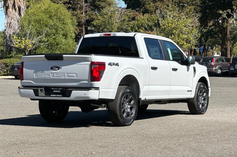 Ford F-150 Vehicle Full-screen Gallery Image 03