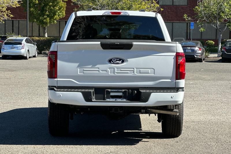 Ford F-150 Vehicle Full-screen Gallery Image 04
