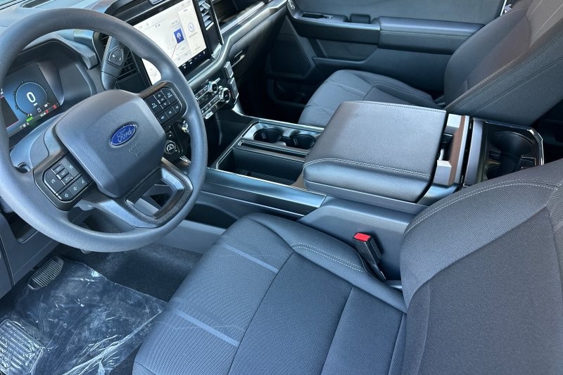 Ford F-150 Vehicle Full-screen Gallery Image 09