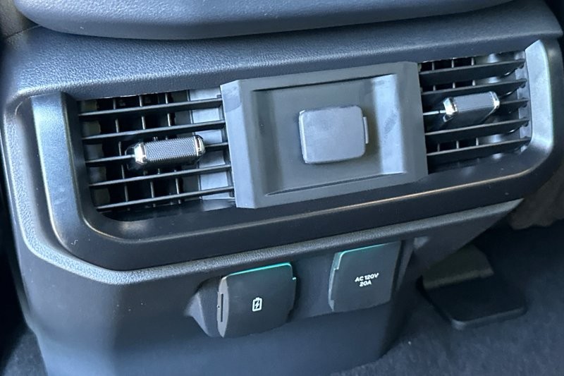 Ford F-150 Vehicle Full-screen Gallery Image 13
