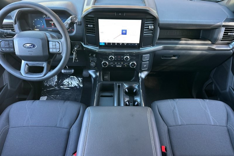 Ford F-150 Vehicle Full-screen Gallery Image 14