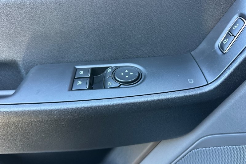 Ford F-250SD Vehicle Full-screen Gallery Image 10