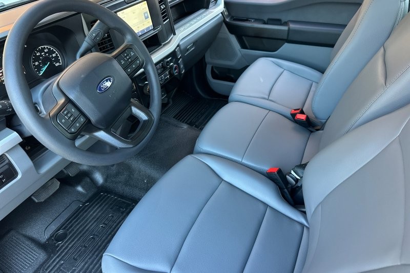 Ford F-250SD Vehicle Full-screen Gallery Image 12
