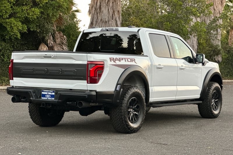 Ford F-150 Vehicle Full-screen Gallery Image 03