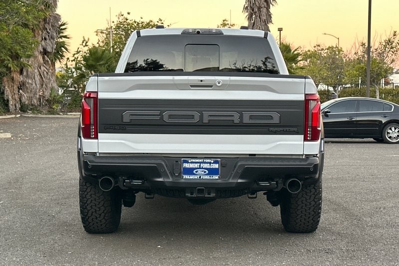 Ford F-150 Vehicle Full-screen Gallery Image 04