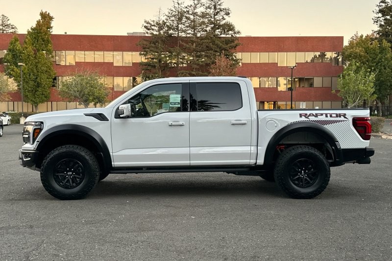 Ford F-150 Vehicle Full-screen Gallery Image 06