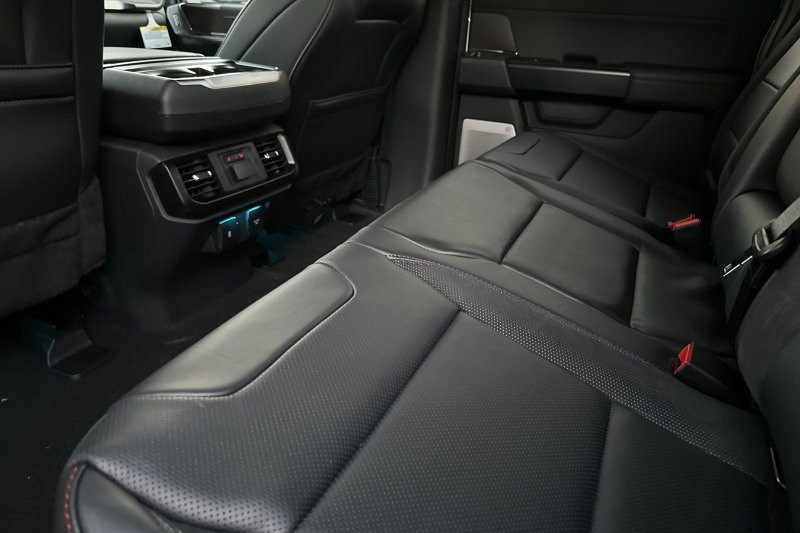 Ford F-150 Vehicle Full-screen Gallery Image 12
