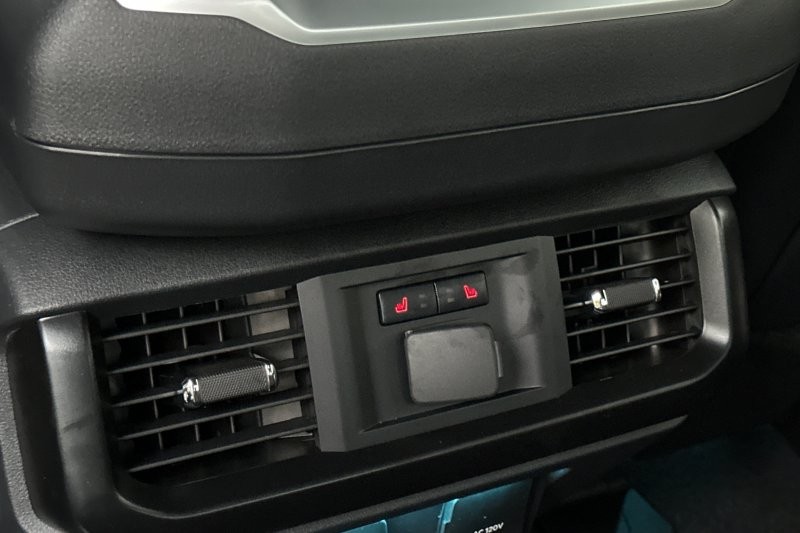 Ford F-150 Vehicle Full-screen Gallery Image 13