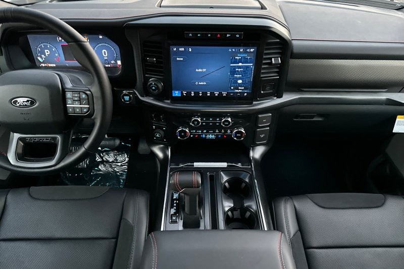 Ford F-150 Vehicle Full-screen Gallery Image 14