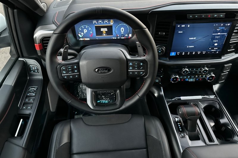 Ford F-150 Vehicle Full-screen Gallery Image 15