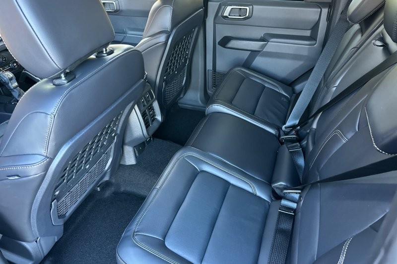 Ford Bronco Vehicle Full-screen Gallery Image 12