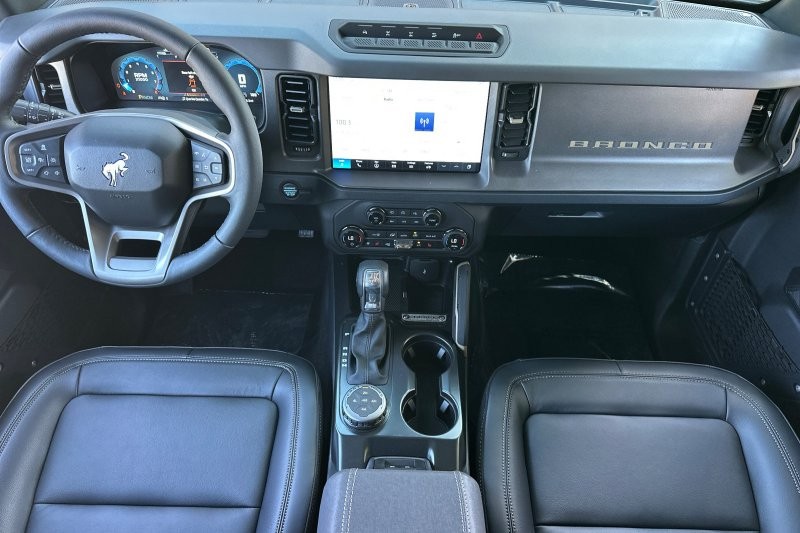Ford Bronco Vehicle Full-screen Gallery Image 14