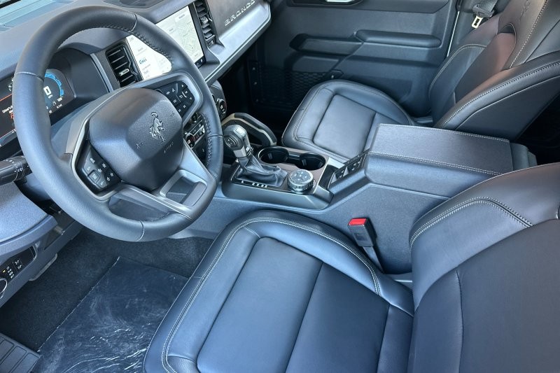 Ford Bronco Vehicle Full-screen Gallery Image 09