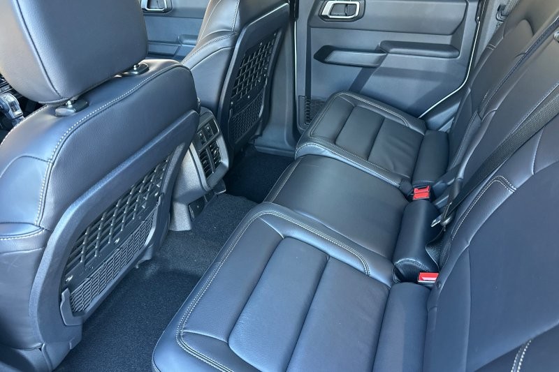 Ford Bronco Vehicle Full-screen Gallery Image 12