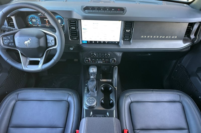 Ford Bronco Vehicle Full-screen Gallery Image 14
