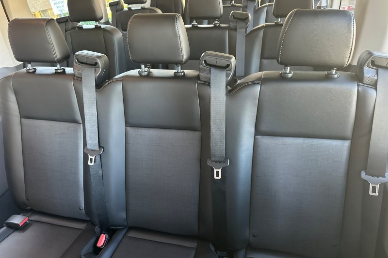 Ford Transit-350 Vehicle Full-screen Gallery Image 12