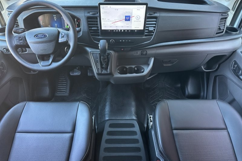 Ford Transit-350 Vehicle Full-screen Gallery Image 13