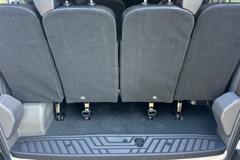 Ford Transit-350 Vehicle Full-screen Gallery Image 15