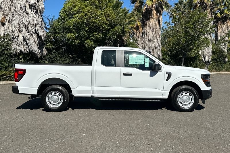 Ford F-150 Vehicle Full-screen Gallery Image 02
