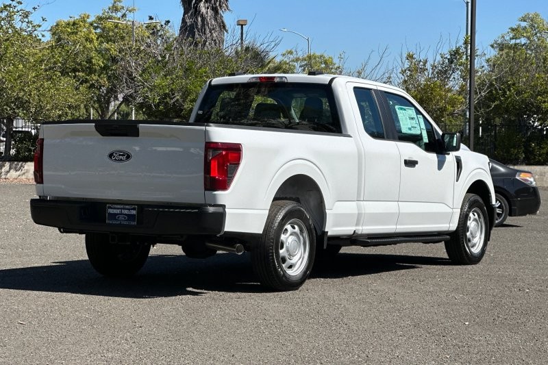 Ford F-150 Vehicle Full-screen Gallery Image 03