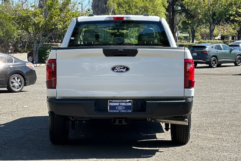 Ford F-150 Vehicle Full-screen Gallery Image 04