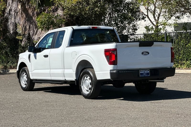 Ford F-150 Vehicle Full-screen Gallery Image 05