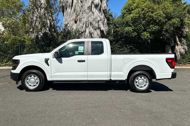 Ford F-150 Vehicle Full-screen Gallery Image 06