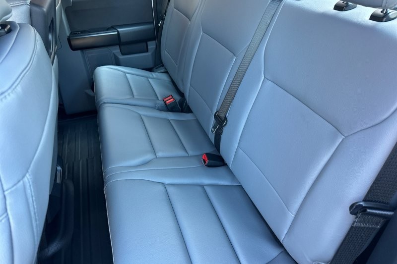 Ford F-150 Vehicle Full-screen Gallery Image 12