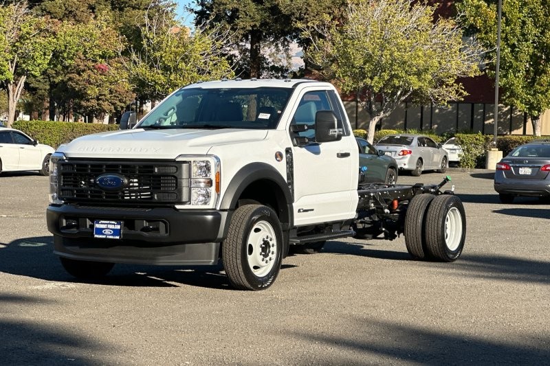 Ford F-550SD Vehicle Full-screen Gallery Image 07
