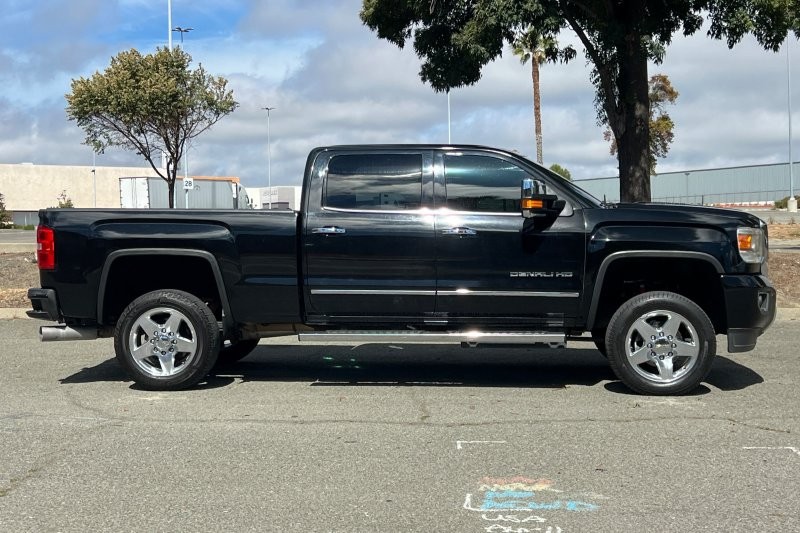 GMC Sierra 2500HD Vehicle Full-screen Gallery Image 02
