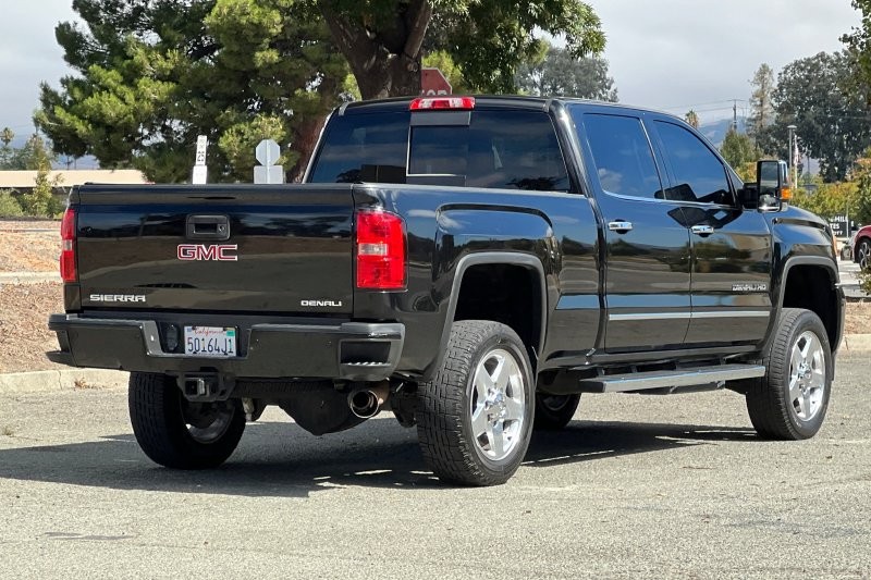 GMC Sierra 2500HD Vehicle Full-screen Gallery Image 03
