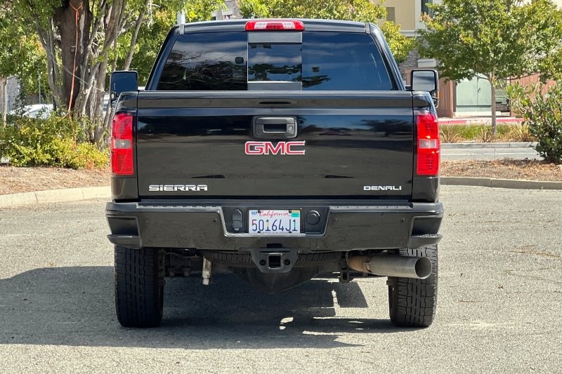 GMC Sierra 2500HD Vehicle Full-screen Gallery Image 04