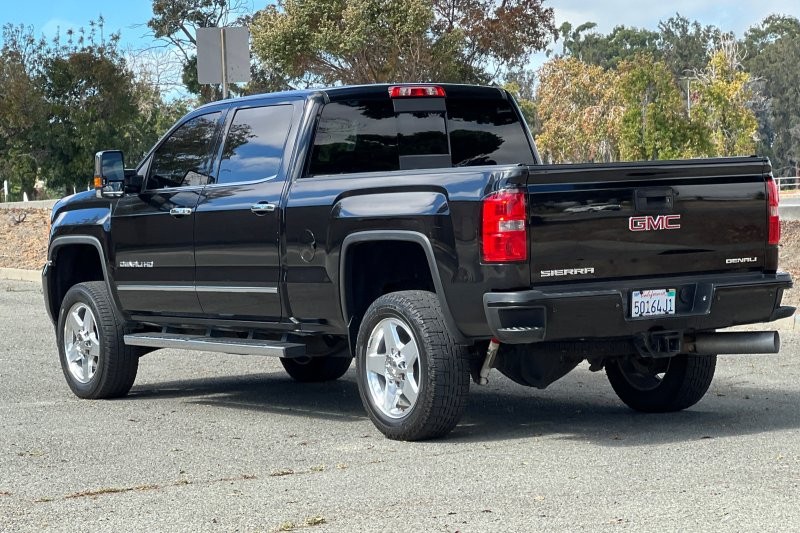 GMC Sierra 2500HD Vehicle Full-screen Gallery Image 05