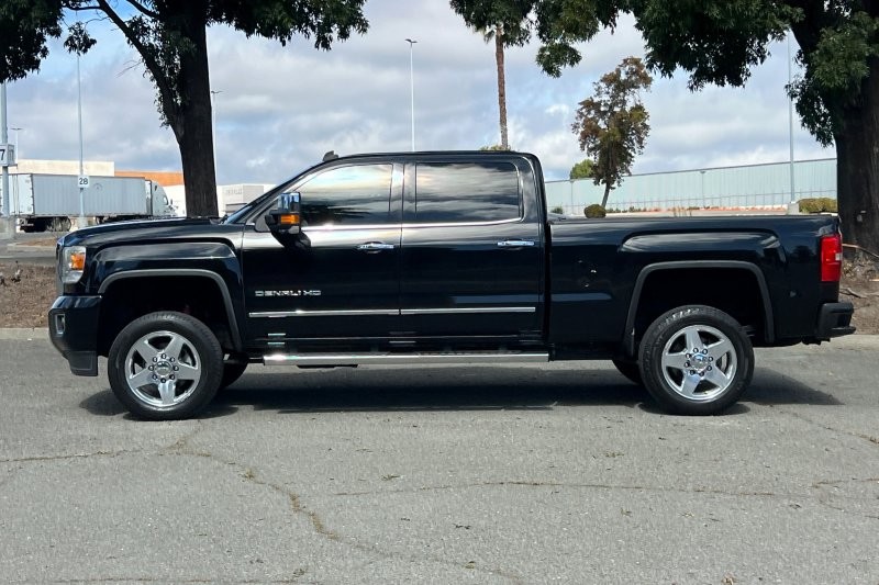 GMC Sierra 2500HD Vehicle Full-screen Gallery Image 06